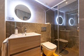 Triana Acacias by Valcambre