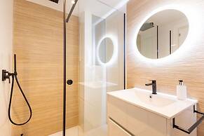 Triana Acacias by Valcambre