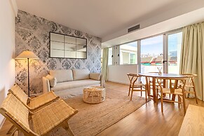 Triana Acacias by Valcambre