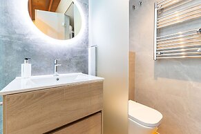 Triana Acacias by Valcambre