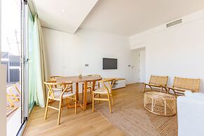 Triana Acacias by Valcambre