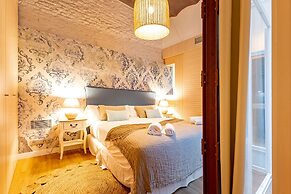 Triana Acacias by Valcambre