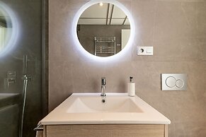 Triana Acacias by Valcambre