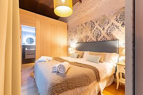 Triana Acacias by Valcambre