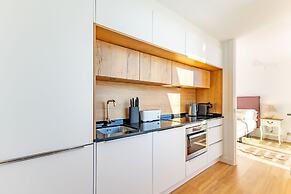 Triana Acacias by Valcambre