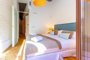 Triana Acacias by Valcambre