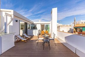 Triana Acacias by Valcambre