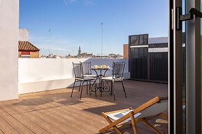 Triana Acacias by Valcambre