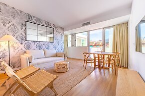 Triana Acacias by Valcambre