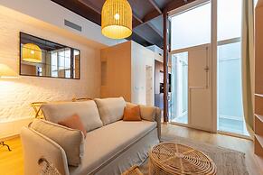 Triana Acacias by Valcambre