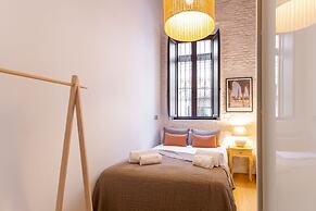 Triana Acacias by Valcambre