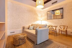 Triana Acacias by Valcambre