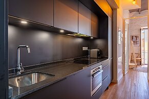 Triana Acacias by Valcambre