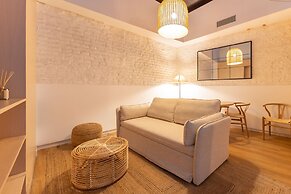 Triana Acacias by Valcambre