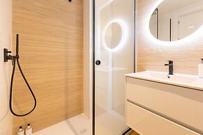 Triana Acacias by Valcambre