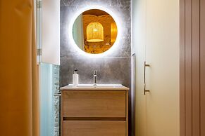 Triana Acacias by Valcambre