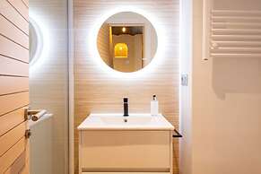 Triana Acacias by Valcambre