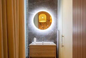 Triana Acacias by Valcambre