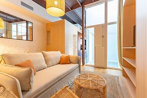 Triana Acacias by Valcambre