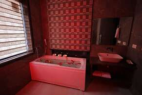 Hotel Taj Crown Plaza