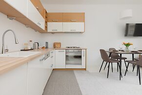 Centre Apartment Sniadeckich by Renters