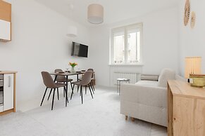 Centre Apartment Sniadeckich by Renters