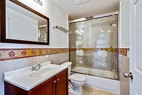 Retreat in a Stylish 2BD Apartment in the Heart of the City