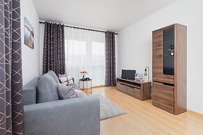 Cozy Apartment Chmieleniec by Renters
