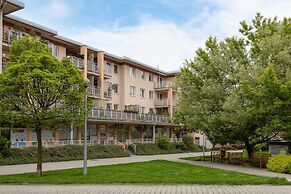 Cozy Apartment Chmieleniec by Renters