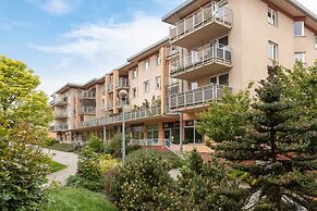 Cozy Apartment Chmieleniec by Renters