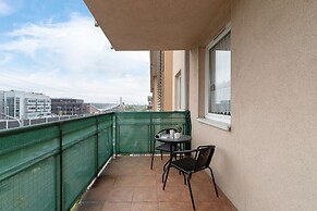 Cozy Apartment Chmieleniec by Renters