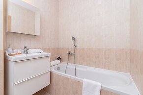 Cozy Apartment Chmieleniec by Renters