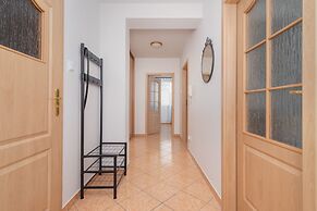 Cozy Apartment Chmieleniec by Renters