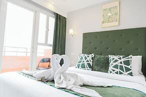 Pacific Bay Grand Suites