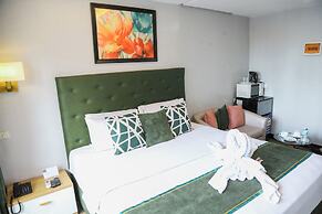 Pacific Bay Grand Suites