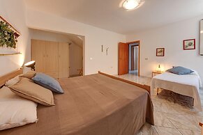 And001 in Andrano With 4 Bedrooms and 2 Bathrooms