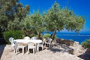 And001 in Andrano With 4 Bedrooms and 2 Bathrooms