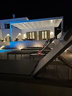Ultimate Luxury Paradise Villa In Paros