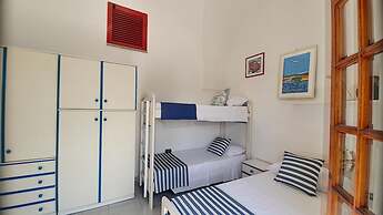 Cst004 in Castro With 3 Bedrooms and 2 Bathrooms