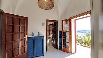 Cst004 in Castro With 3 Bedrooms and 2 Bathrooms