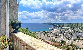 Cst004 in Castro With 3 Bedrooms and 2 Bathrooms