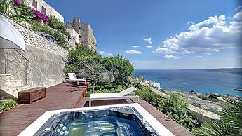 Cst004 in Castro With 3 Bedrooms and 2 Bathrooms