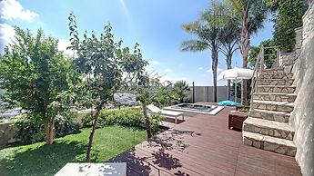 Cst004 in Castro With 3 Bedrooms and 2 Bathrooms