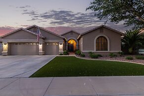 Runaway Bay Chandler 4 Bedroom Home by RedAwning