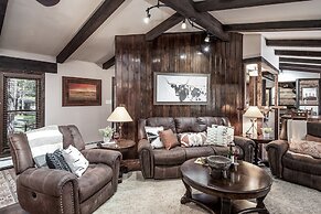 Rustic Pines Retreat