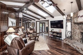 Rustic Pines Retreat