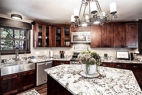 Rustic Pines Retreat