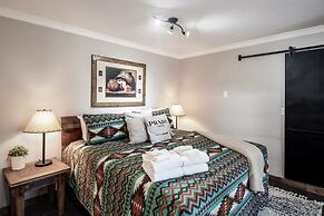 Rustic Pines Retreat