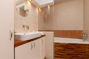 Apartment Czerniakowska by Renters