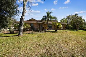TRANQUILITY. Gated Estate Home. Privacy.